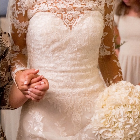 Elegant Lace White Wedding Dress - Picture 3 of 8